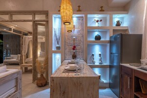 Deluxe Villa, Patio, Pool View | Interior