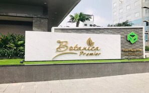Property grounds - LaLa Botanica Premier Residence (Tan Binh)
