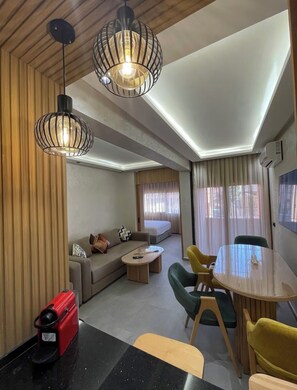 Living area - Cosy nest, everything on foot, luxury apartment in Gueliz (Marrakech)