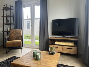 Chalet | Living room - Stylish Beachside Lodge for 6 (Scherpenisse)