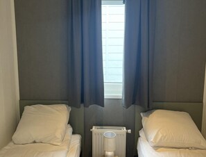 Chalet | 3 bedrooms, individually furnished - Stylish Beachside Lodge for 6 (Scherpenisse)