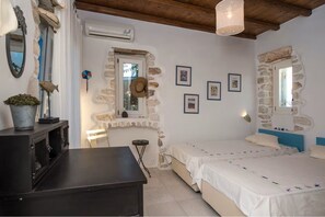 2 bedrooms, desk, iron/ironing board, travel cot - Villa Votsalo Isterni Paros (150 meters from sea) (37Q5+6F Isterni,)