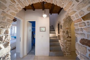 Interior - Villa Votsalo Isterni Paros (150 meters from sea) (37Q5+6F Isterni,)