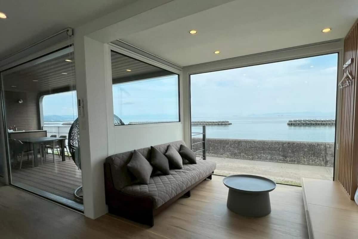 Deluxe Quadruple Room, Non Smoking, Ocean View (N05) | Living area