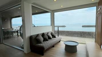 Deluxe Quadruple Room, Non Smoking, Ocean View (N05) | Living area