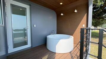 Twin Room, Non Smoking, Ocean View (N02) | Desk, free WiFi, bed sheets