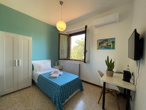 Classic Single Room, Hill View | Free WiFi - Agriturismo con cucina Il Favaio (Paciano)