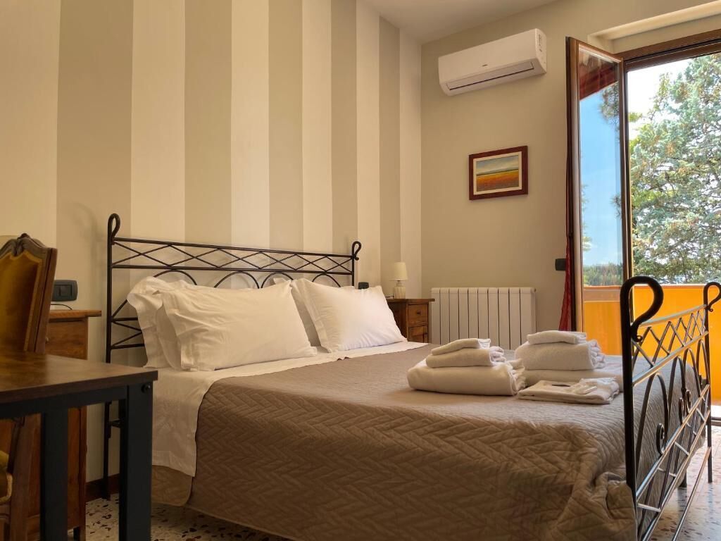 Classic-Doppelzimmer, Balkon, Hügelblick