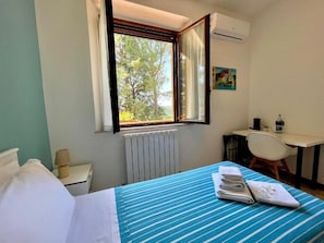 Classic Single Room, Hill View | Free WiFi - Agriturismo con cucina Il Favaio (Paciano)