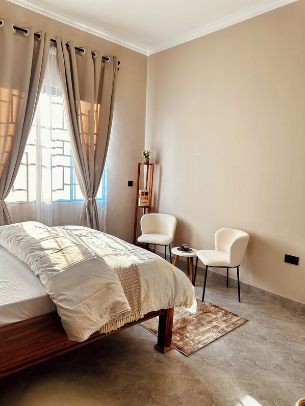 2 bedrooms, iron/ironing board, WiFi