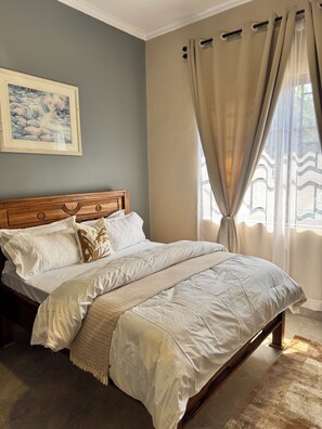 2 bedrooms, iron/ironing board, WiFi