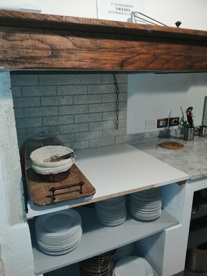 Fridge, microwave, oven, stovetop - Villa and Pool, your cozy home in the green heart of Umbria (GUBBIO)