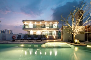 Pool - We Hotel Riverfront (Bangkok)