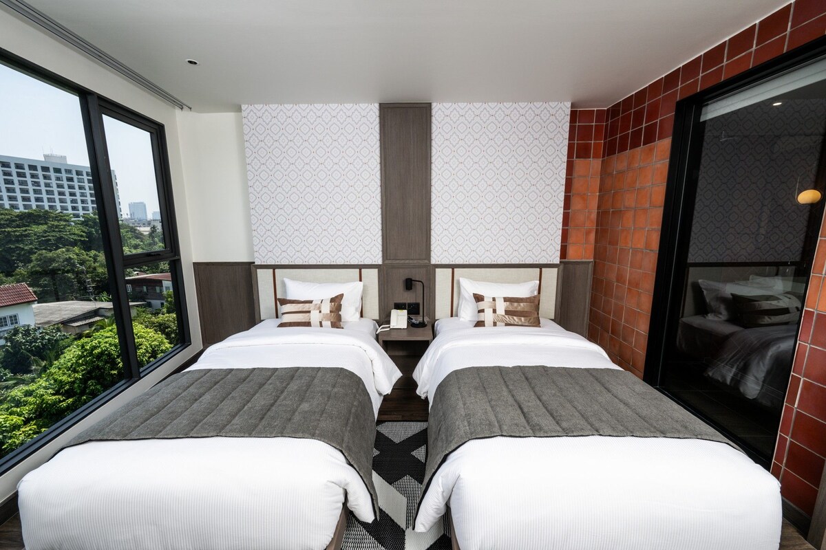 WE Superior Room with Twin Bed