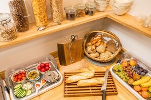 تناول الطعام