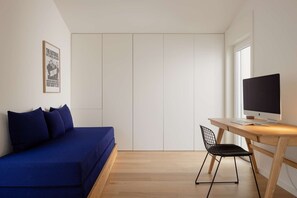 Bureau, fer et planche à repasser, Wi-Fi, draps fournis