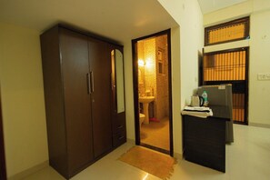 Deluxe Room | Interior - 11 Flowers (Vrindavan)