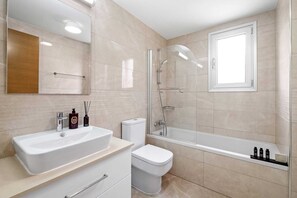 Hair dryer, towels - Ethereal Residence by Nomads (Paphos)