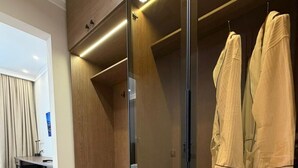 Ảnh chưa phân loại, 2 trong số 24 ảnh, nút
