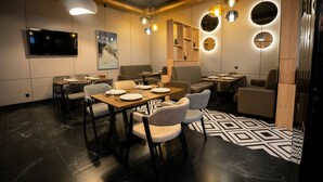 Ảnh chưa phân loại, 3 trong số 24 ảnh, nút