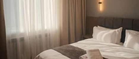 Deluxe Double Room, Mountain View | In-room safe, desk, laptop workspace, free WiFi