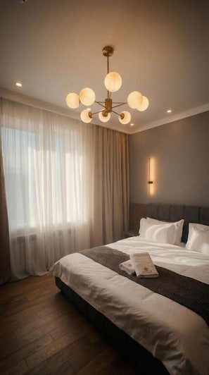 Deluxe Double Room, Mountain View | In-room safe, desk, laptop workspace, free WiFi