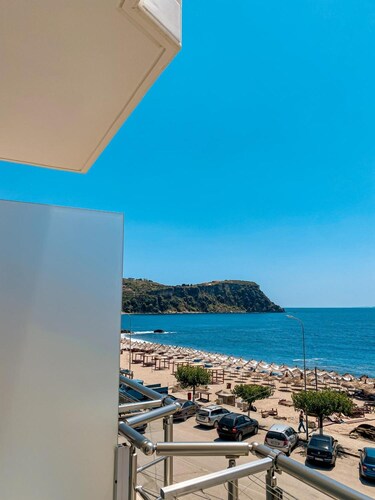 Wonderful 3-bedroom hotel with AC in charming Himarë