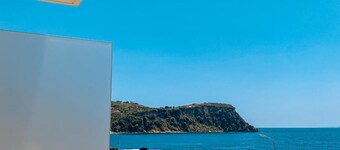 Wonderful 3-bedroom hotel with AC in charming Himarë