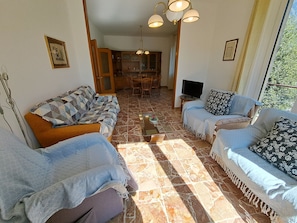 Living area - Apartment with private garden, 200 m from the lake, ideal for families (Colico)