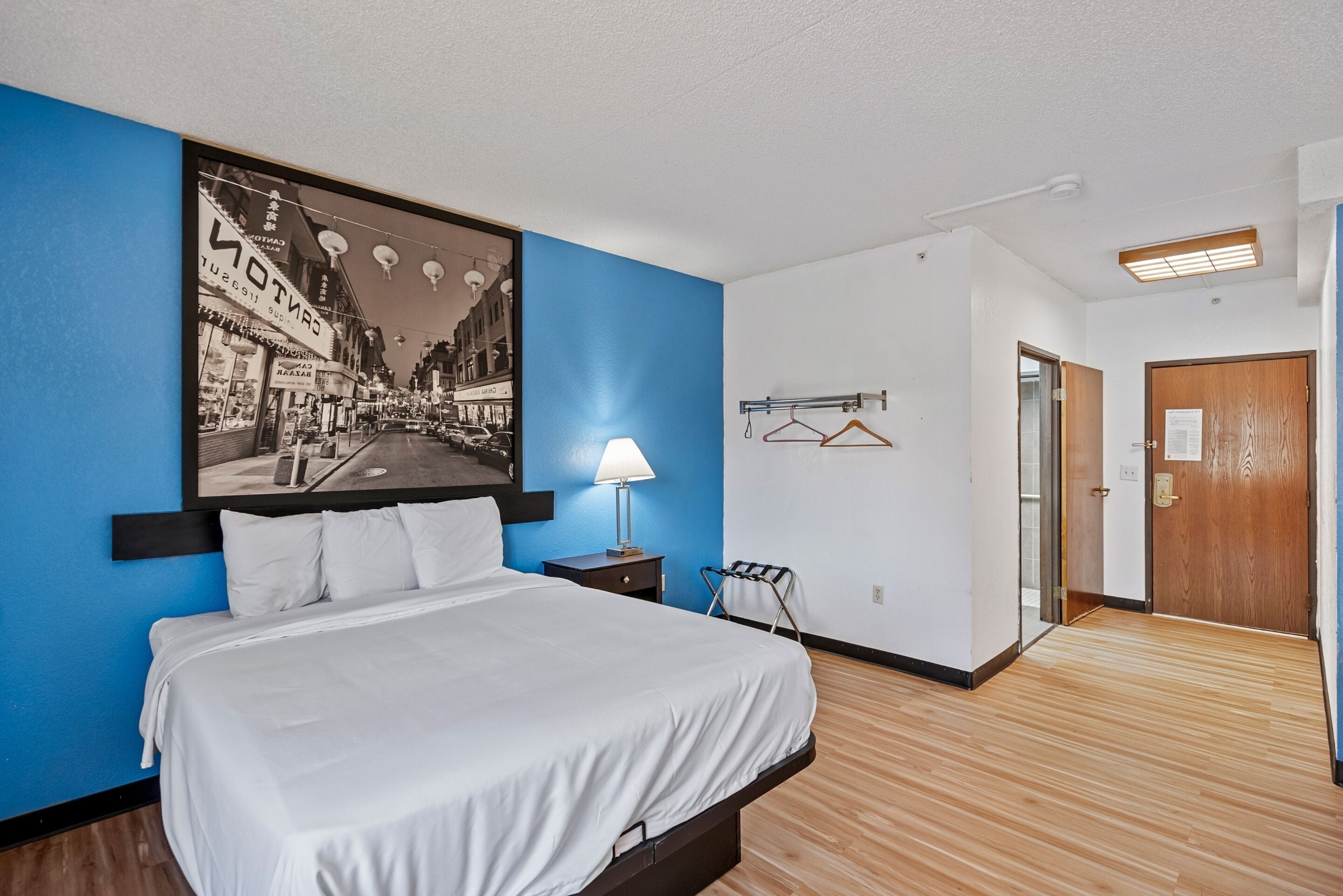 1 chambre, fer et planche à repasser, accès au Wi-Fi (inclus)
