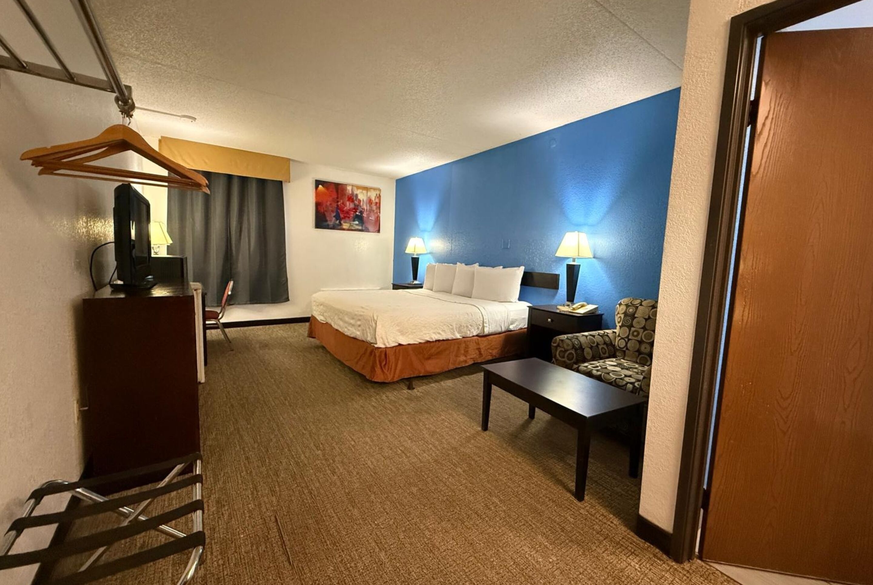 Iron/ironing board, free WiFi, bed sheets