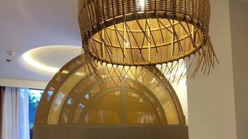 Habitación Premium, 1 cama King size, vista a la alberca | Interior