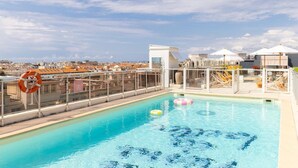 A rooftop pool with clear blue water, surrounded by a glass railing and a view of the cityscape. - Mercure Nice Centre Notre Dame Hotel (Nice)