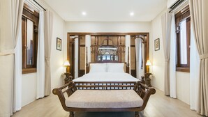 A spacious bedroom with a large bed, wooden headboard, and two bedside lamps. - Lily Hidden Homestay – Boutique Stay in the Heart of Hanoi Old Quarter (Hà Nội)