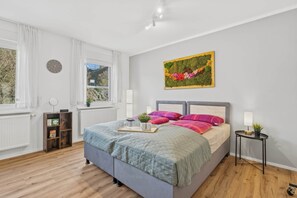 Room - 2 Min Old Town - Saarburg | Home Cinema & Terrace (Saarburg)