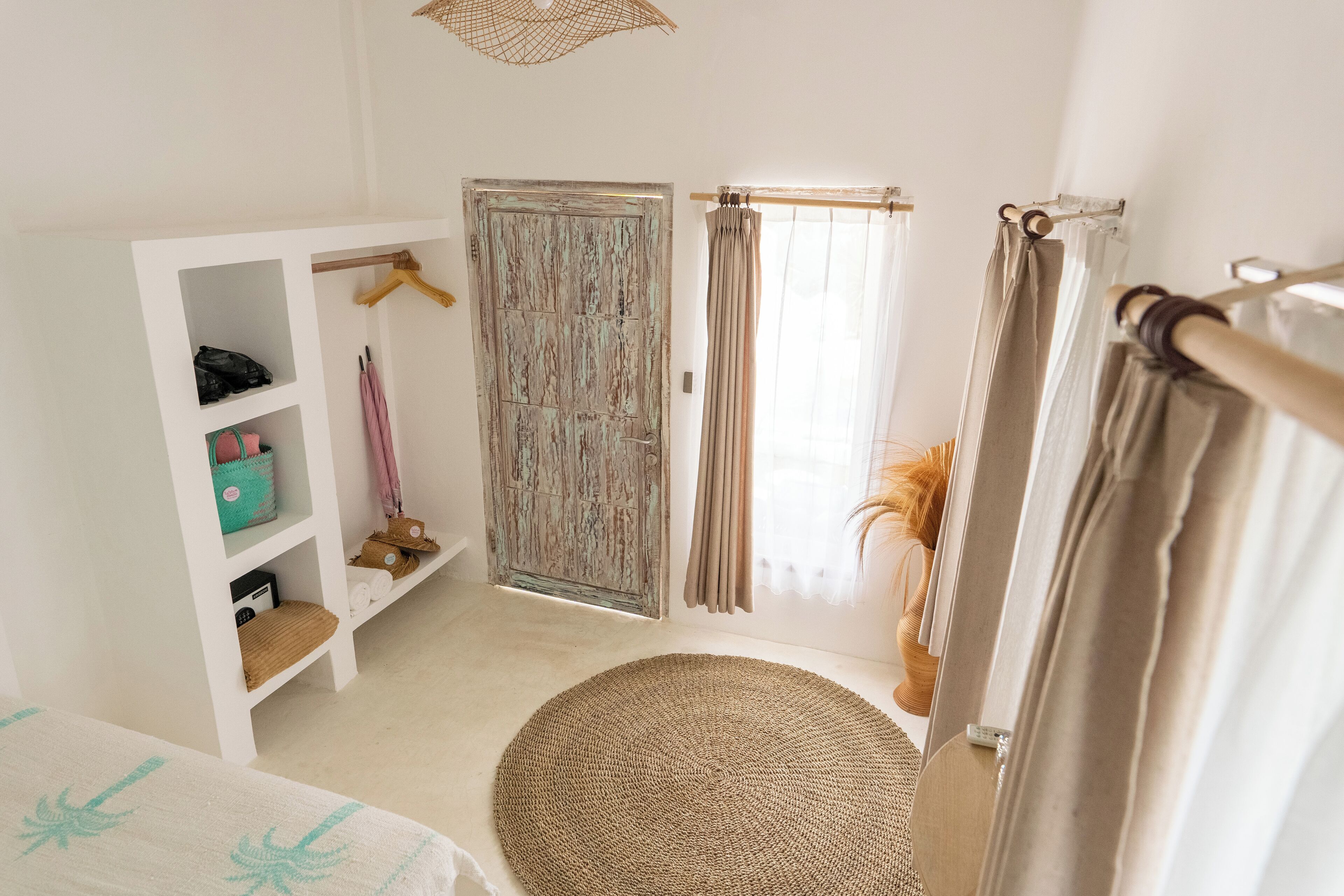 In-room safe, blackout drapes, free WiFi