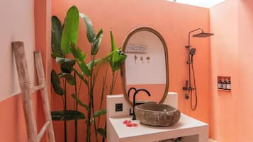 Standard Double Room, Lanai, Pool View | Bathroom