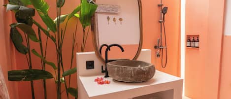 Standard-Doppelzimmer, Veranda, Poolblick | Badezimmer