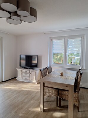 Dining - Vrbo Property (Falkensee)