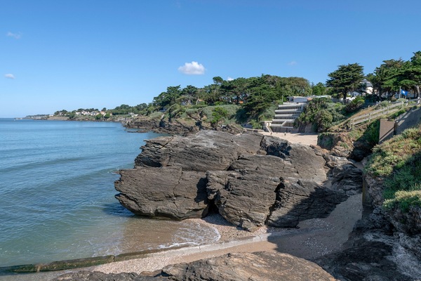 Una spiaggia nelle vicinanze