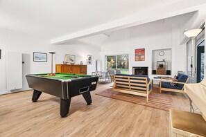 TV - House for 12 with garden, 600m from the beach (Dinard)