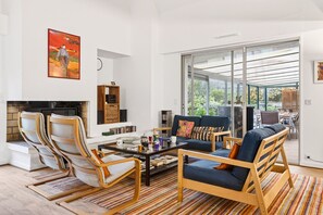 TV - House for 12 with garden, 600m from the beach (Dinard)