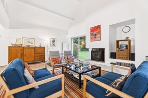 TV - House for 12 with garden, 600m from the beach (Dinard)