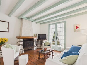 TV - House for 6 with garden and terrace (Longeville-sur-Mer)