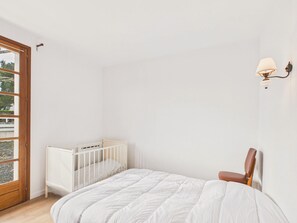 3 chambres, fer et planche à repasser