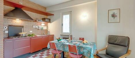 Standard Apartment, Multiple Bedrooms (Clara House - park & garden private) | Dining