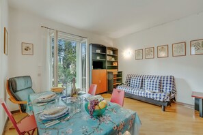 Standard Apartment, Multiple Bedrooms (Clara House - park & garden private) | Living area - Clara House - Park & Garden Private (Gardone Riviera)