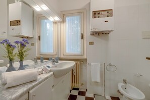 Bathroom - Clara House - Park & Garden Private (Gardone Riviera)