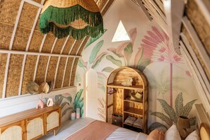 Deluxe-bungalow | Tallelokero huoneessa, pimennysverhot, äänieristys, ilmainen Wi-Fi