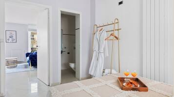2 bedrooms, iron/ironing board, travel crib, WiFi (free)